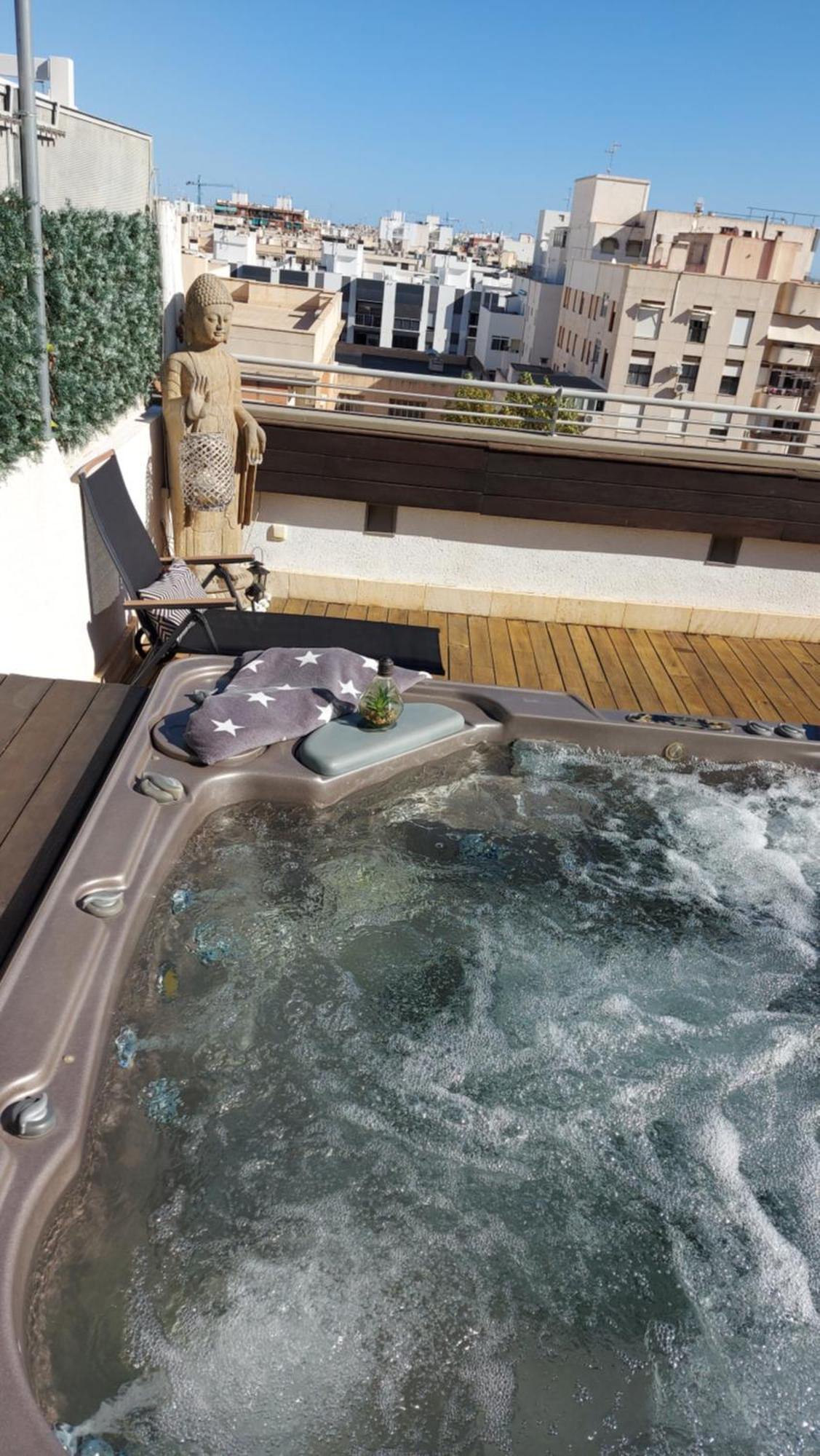 Atico De Lujo Con Jacuzzi Climatizado En Terraza Lejlighed Elche Eksteriør billede
